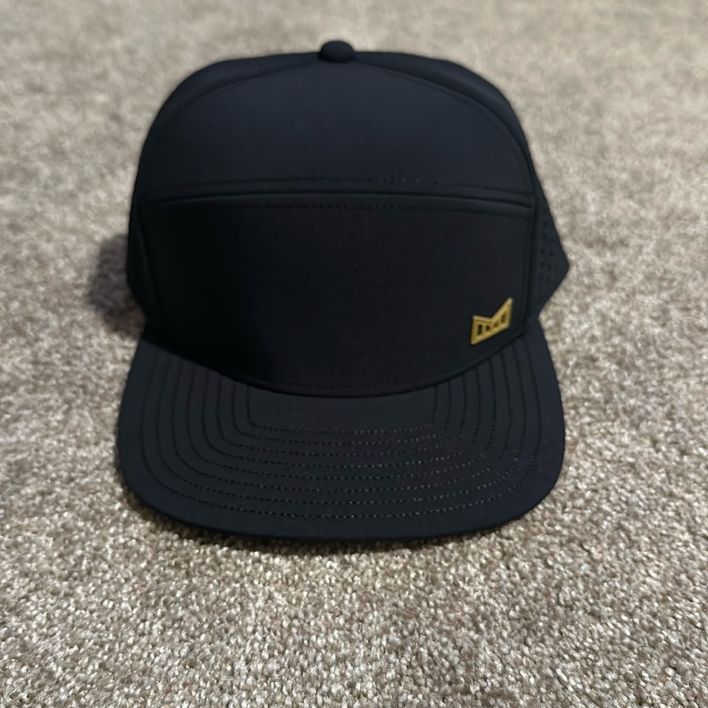 Melin Hyrdo Trenches Icon. Black Classic